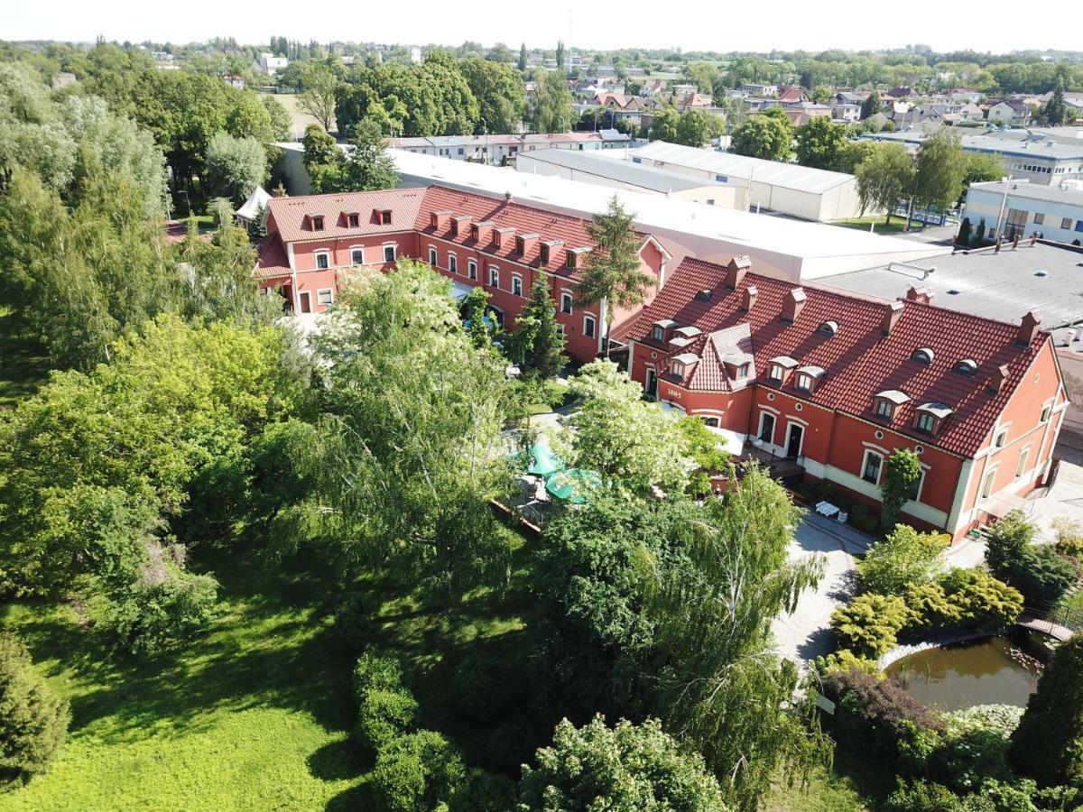 Dworek 1885 Ostrzeszów Esterno foto