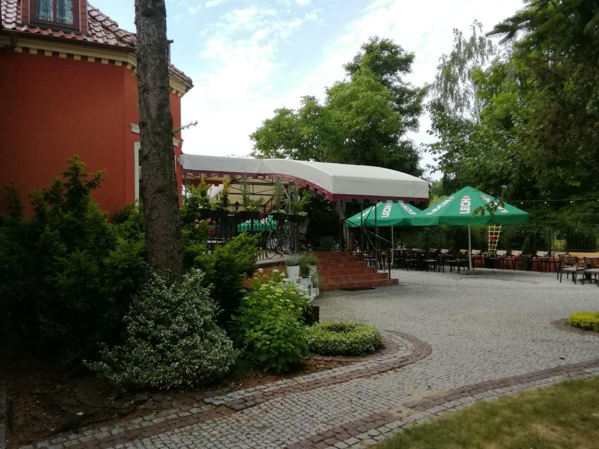 Dworek 1885 Ostrzeszów Esterno foto