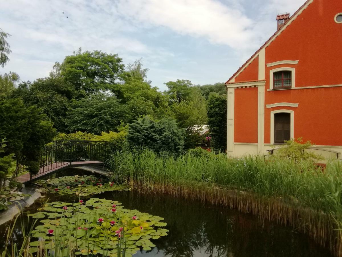 Dworek 1885 Ostrzeszów Esterno foto