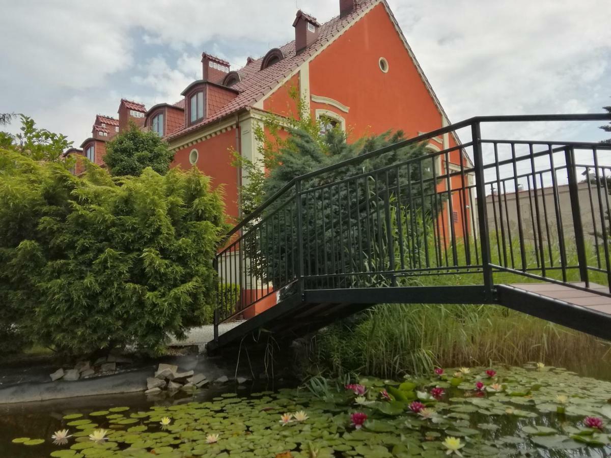 Dworek 1885 Ostrzeszów Esterno foto