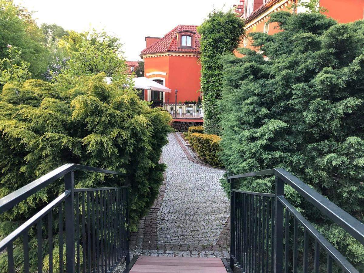 Dworek 1885 Ostrzeszów Esterno foto
